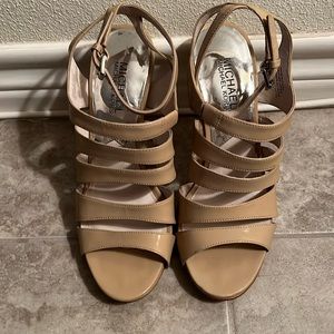 Michael kors heels size 6 nude/cream color